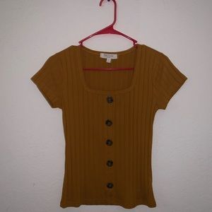 Button t-shirt
